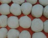 Foto langkah ke 3 dari resep Roti Canai Ala eladede (Tanpa Minyak ataupun rendam2 minyak).