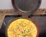 Foto del paso 4 de la receta: Tortilla de claras con cebolla, pimiento rojo y calabacín