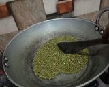 भुनी हुई हरी मूंग की दाल(bhuni huyi hari moong ki dal recipe in Hindi) रेसिपी चरण 1 फोटो