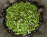 Foto langkah ke 2 dari resep Sambal goreng kentang buncis.