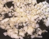 Foto del paso 1 de la receta: Tortilla de berenjena y cebolla