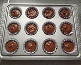 Foto langkah ke 6 dari resep Chocolate cupcakes yummy.