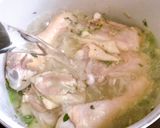 Hình bước làm 4 của món Lẩu Gà Nấm Mỡ Lá Quế