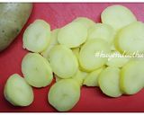 Hình bước làm 1 của món Trứng chiên khoai tây, ớt chuông