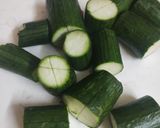 A picture of step 1 of Stuffed sponge gourd.