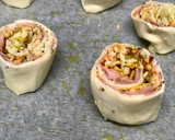 Foto del paso 4 de la receta: Rollos hojaldrados de jamón, bacon, queso y mucho más 🙄🙄🙄