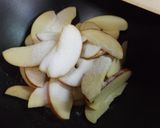 Foto del paso 1 de la receta Manzanas caramelizadas con vino dulce, semillas y especias