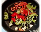 Φωτογραφία βήματος 3 της συνταγής Σπαγγέτι καρότου με κοτόπουλο, πιπεριές και μανιτάρια!!!🍝💚🍝💛
