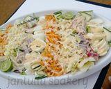 A picture of step 4 of Latus base salad.