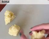 Foto langkah ke 4 dari resep Potato Cheese Garlic Bread.