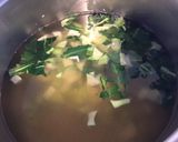 Une image de l'étape 1 de Soupe de brocolis courgettes poireau et pommes de terre aux épices.