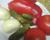 Foto del paso 1 de la receta: Ensalada criolla con pepinillos..