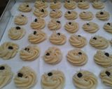 Foto langkah ke 6 dari resep Kue Sagu Keju.