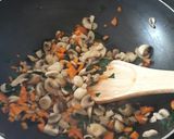 Foto del paso 3 de la receta: Arroz integral con champiñones