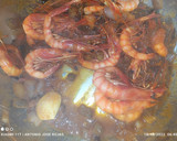 Foto del paso 1 de la receta: Suquet de gambas con patatas azules