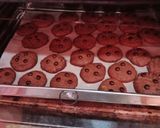 Foto langkah ke 6 dari resep Chocochip Butter Cookies Coklat.