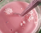 Foto del paso 2 de la receta: Atole de fresa (de sobrecito)