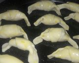 Foto del paso 2 de la receta: Medialunas rellenas jamón y queso súper fácil con pascualina