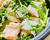 A picture of step 4 of Comforting Salmon Belly, cabbage and daikon hotpot with miso ginger sauce.