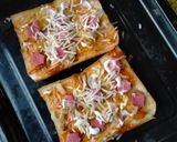 Foto langkah ke 1 dari resep Pizza Roti Tawar Bekal Sekolah Anak.