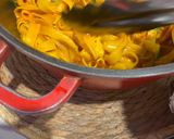 صورة لخطوة 2 من وصفة معكرونة بالصلصة Tagliatelle مع لحم مشوي بالفرن