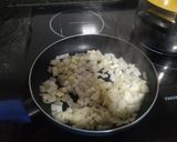 Foto del paso 3 de la receta: Berenjena rellena de pollo especiado