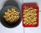 Foto langkah ke 3 dari resep Biji ketapang tanpa kelapa parut.