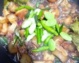 Foto langkah ke 4 dari resep Oseng Kikil Cabai Hijau.