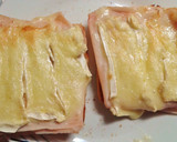 Foto del paso 13 de la receta: Tostas de pechuga de pavo y queso brie con cebolla, nueces y piñones caramelizados