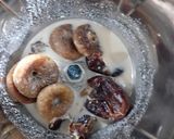A picture of step 1 of Anjeer & Dates Milk shake.