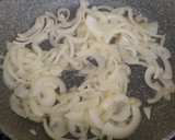 Foto del paso 2 de la receta: Hígado de cerdo encebollado