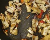 A picture of step 3 of Chicken-mayo sandwich.