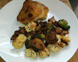 Foto del paso 3 de la receta: Contramuslo de pollo con verduras al wok