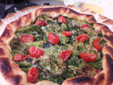 Torta salata con broccoli, briè, pomodorini e parmigiano
