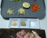 Foto langkah ke 2 dari resep Ayam Goreng Bawang Pedas.
