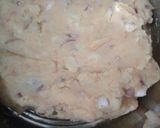 A picture of step 4 of Aloo Bread.