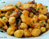 Foto del paso 8 de la receta: Salteado de garbanzos con pulpo y langostinos