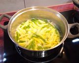 Hagymás, baconos zöldbab rizzsel recept fázis 1 fotója