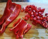 Foto del paso 3 de la receta: Caballa al horno con salsa de pimiento y patata