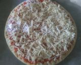 Foto del paso 3 de la receta Pizza de pavo y queso de mezcla con orégano fresco