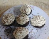 صورة لخطوة 15 من وصفة كب كيك بكريمة الزبدة الأصلية سهل ورائع🧁🧁🧁
