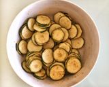 Foto del passaggio 3 della ricetta Zucchine sfiziose, cottura airfryer 🌷