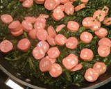 Foto del paso 3 de la receta: Espinacas con salchichas a la crema