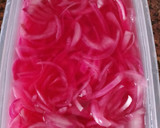 Foto del paso 4 de la receta: Cebolla roja Encurtida
