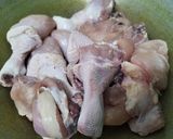 Foto langkah ke 2 dari resep Ayam Ungkep Air Kelapa Bumbu Kuning.
