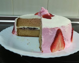 Foto del paso 6 de la receta: Tarta de nata y fresas