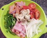 Hình bước làm 1 của món Napolitan Spaghetti (Mì Ý kiểu Nhật)