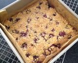 صورة لخطوة 4 من وصفة الكيكة المفتتة بالفراولة Streusel Cake 🇩🇪