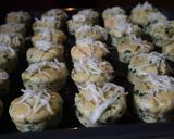 Medvehagymás sajtos pogácsa recept fázis 4 fotója