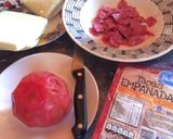 Foto del paso 1 de la receta: Empanaditas fritas de queso, queso con salame y queso de cabra con tomates